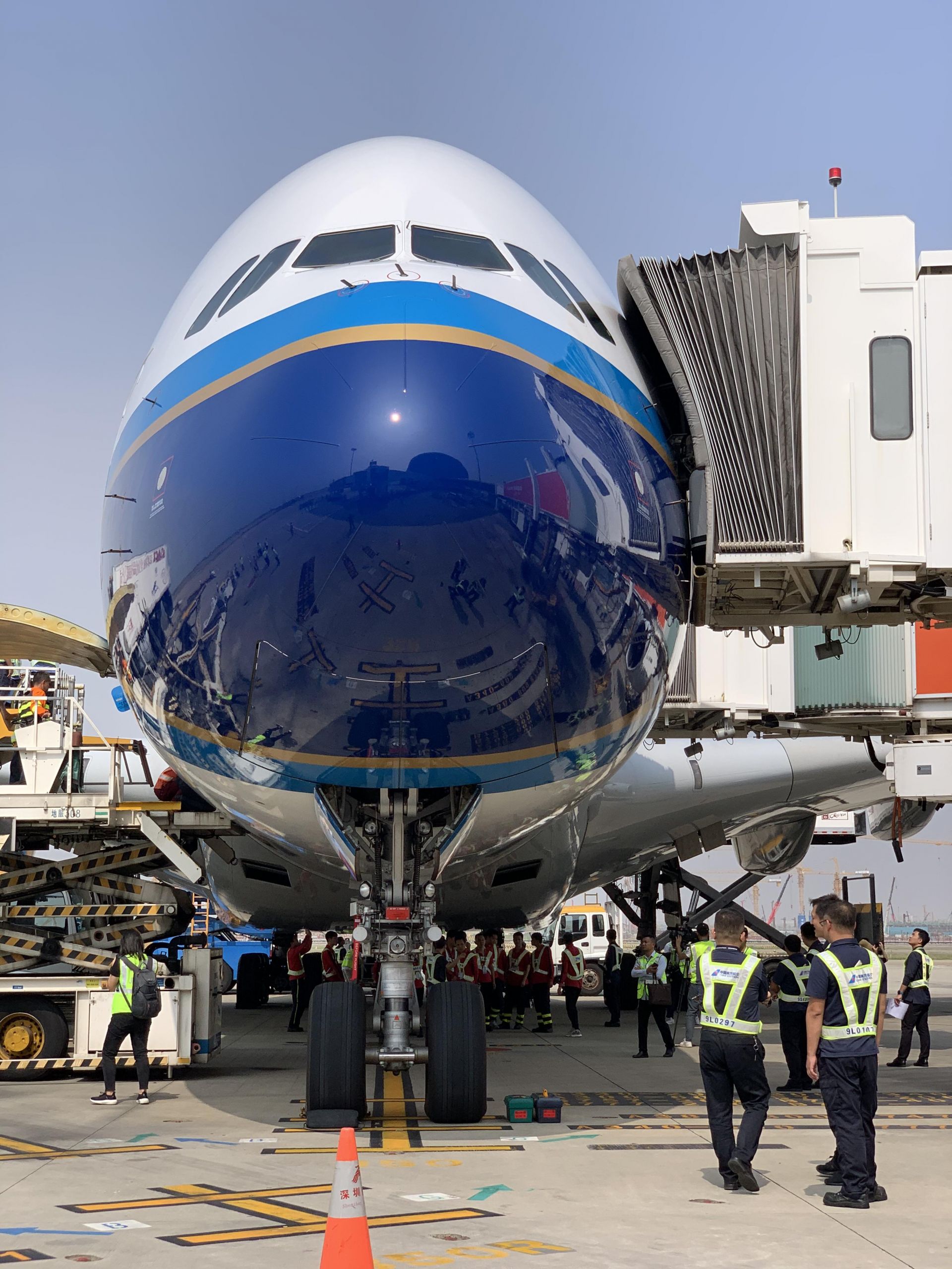 空中巨无霸再飞深圳机场 南航a380客机执飞深圳