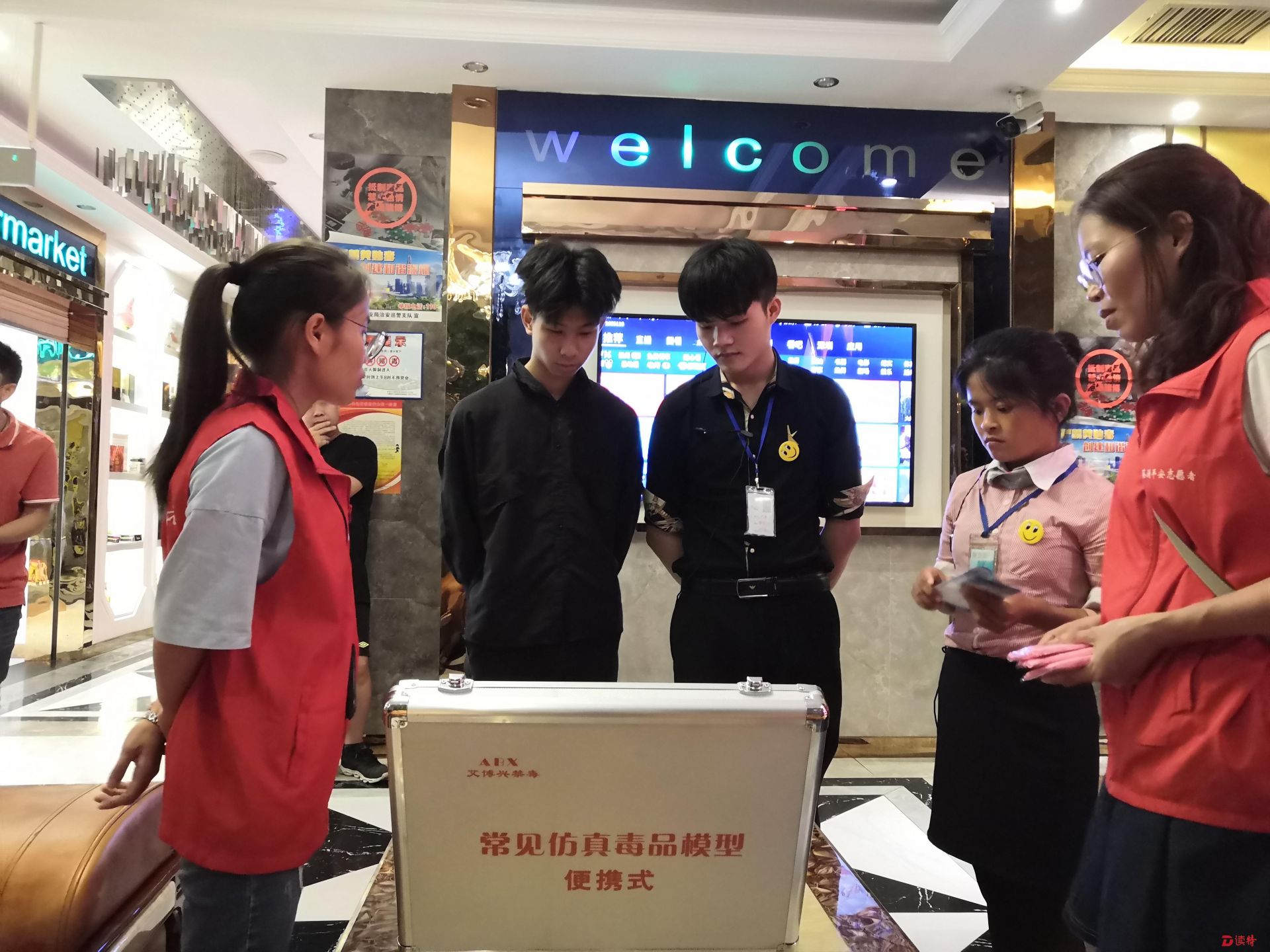 纵深推进全民禁毒工程 大鹏禁毒宣传进娱乐场所       