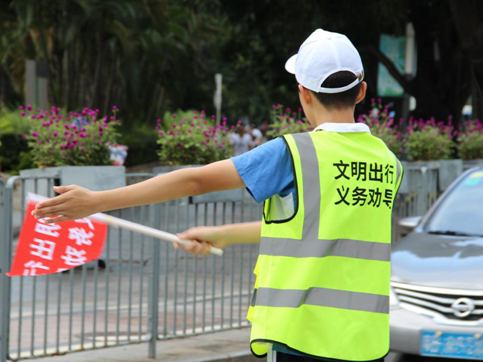 罗湖交警组织义务劝导，一起向交通陋习说“不”！