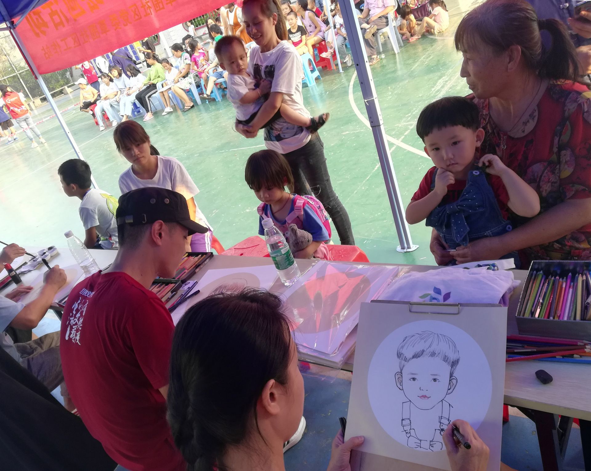 航城街道草围社区开展“艺术点缀生活，绘出生活之韵”绘画活动
