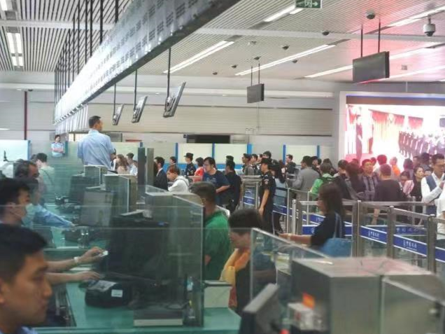 香港东铁线临时停运致大批出境旅客滞留，皇岗边检站及时妥善处置