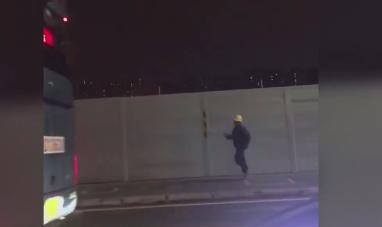 农民工大叔回应街上蹦跶走红网络：没有发工资，一唱歌就蹦哒起来啦