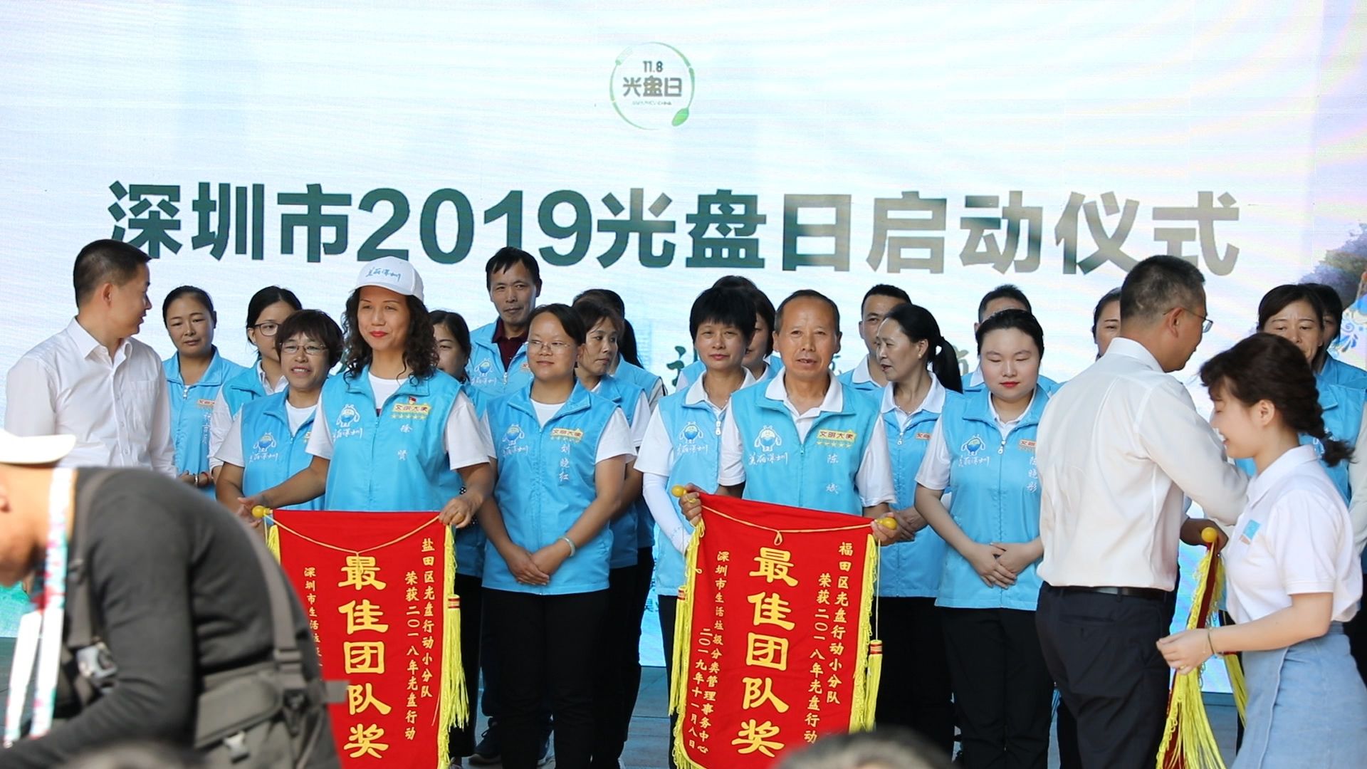 新闻路上说说说：给身体减负，让环境减负 今天你“光盘”了吗？