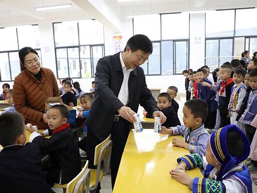 盐田一爱心企业为山区小学捐赠早餐