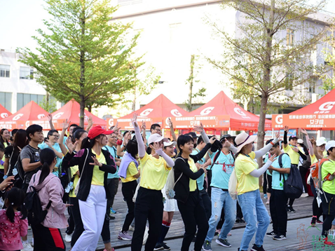 千余名市民背上行囊出发！龙岗区30公里低碳徒步活动启动