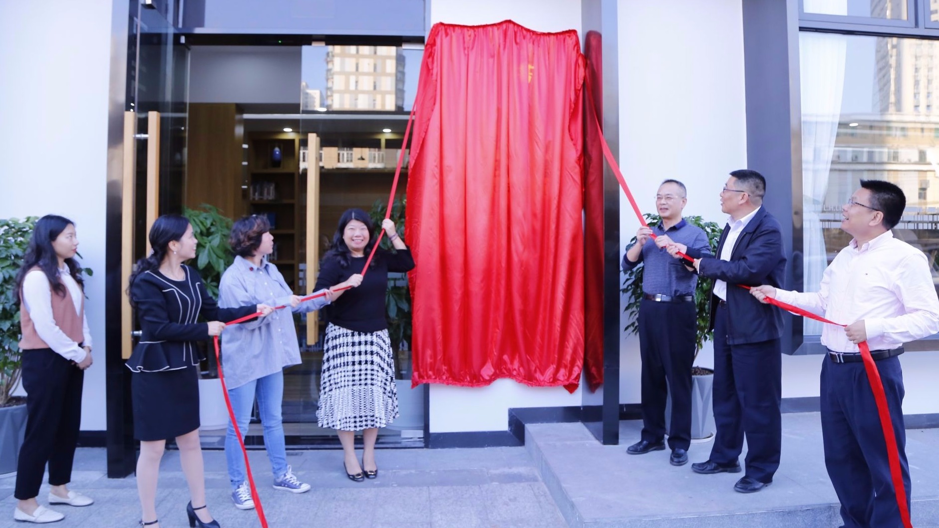 罗湖“悠·图书馆（清水河社区）”揭牌开馆 全区总数将达19家