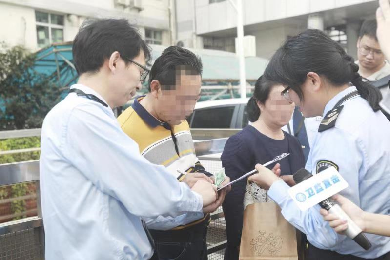 “我头晕，别耽误我看病！”深圳控烟车轮战遇上了“戏精”…