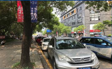 车位不够，你住的小区停车难吗？