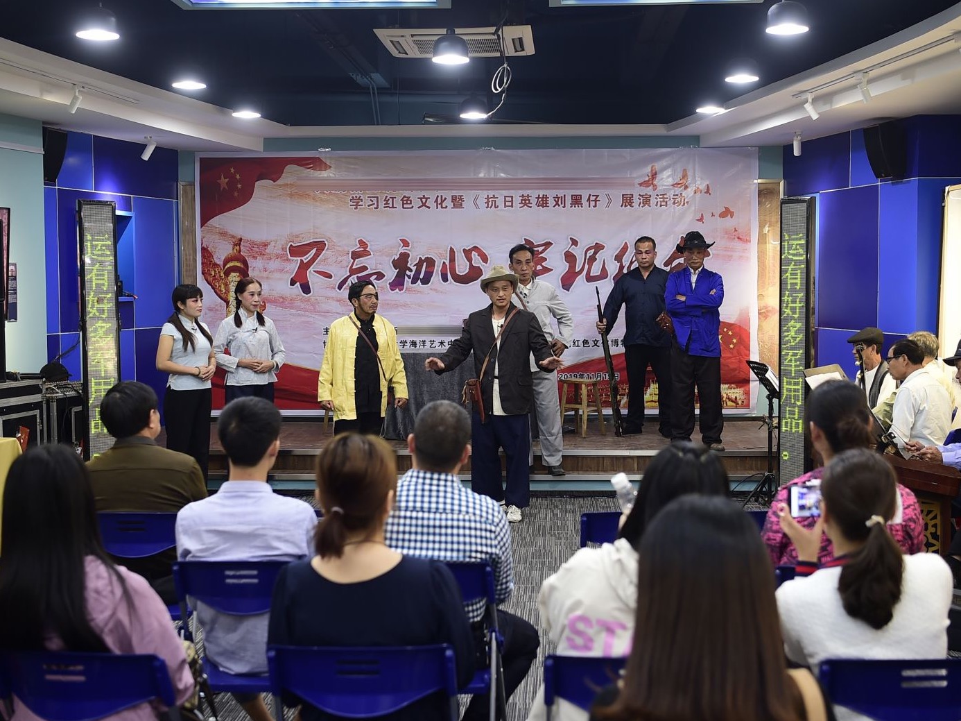 市民参观大鹏海洋基地红色文化博物馆