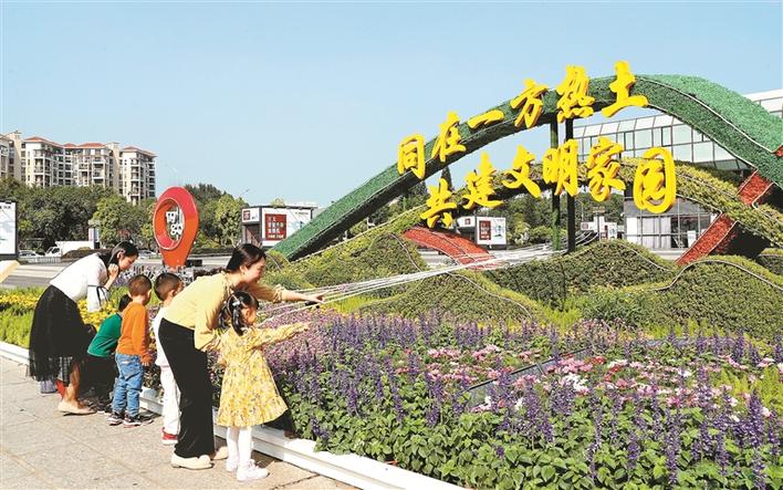 让文明的气息深入到每一个市民心中 深圳各区深入推进全国文明城市建设
