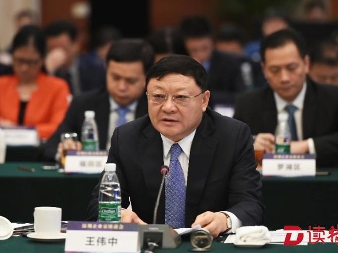 “可以直接和我联系!”深圳市委书记王伟中向企业家公布手机号微信号