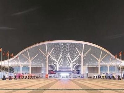 宝博会智博会今日在深圳国际会展中心举行，“超级工程”首迎八方来客