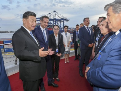 独家视频 | 习近平和希腊总理米佐塔基斯共同参观中远海运比雷埃夫斯港项目