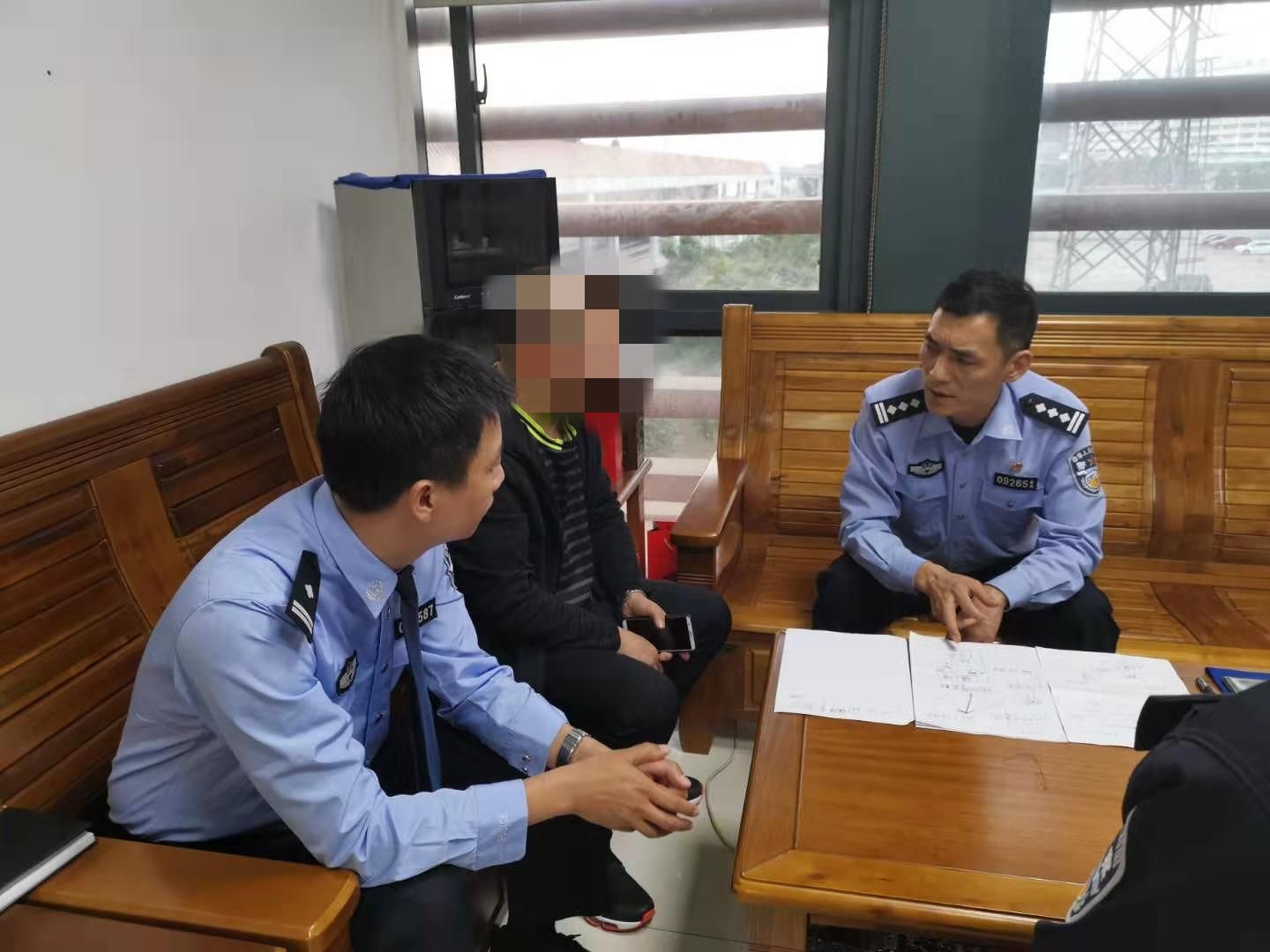 花季少女离家出走 热心民警帮助寻回