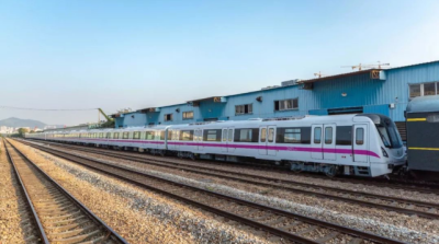 深圳地铁8号线首列车抵达深圳，明年市民可以坐着地铁去看海啦！