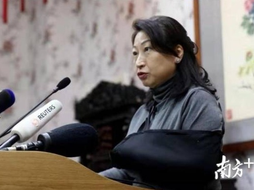 香港律政司长首度透露伦敦遇袭伤势：手腕脱臼兼骨折