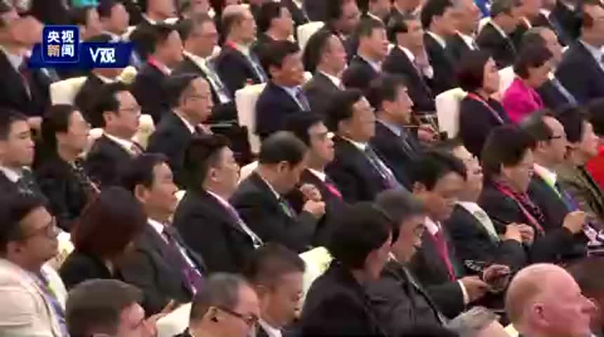 习近平：经济全球化是历史潮流，大江大河奔腾向前的势头谁也阻挡不了