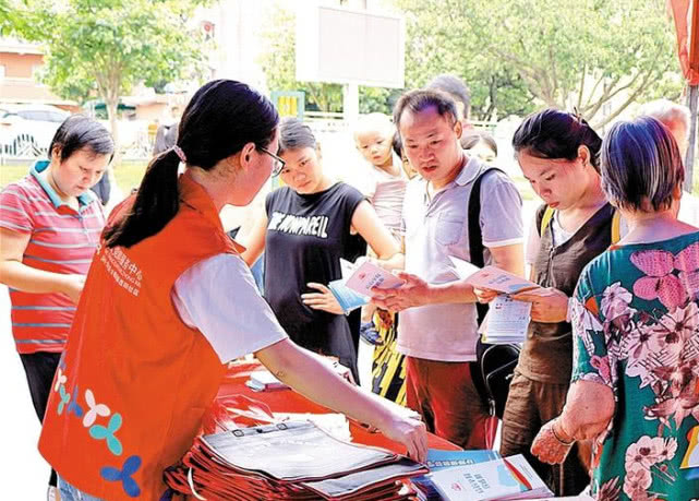 公明街道扫黑除恶宣讲队走进社区，增强社区排查线索研判能力