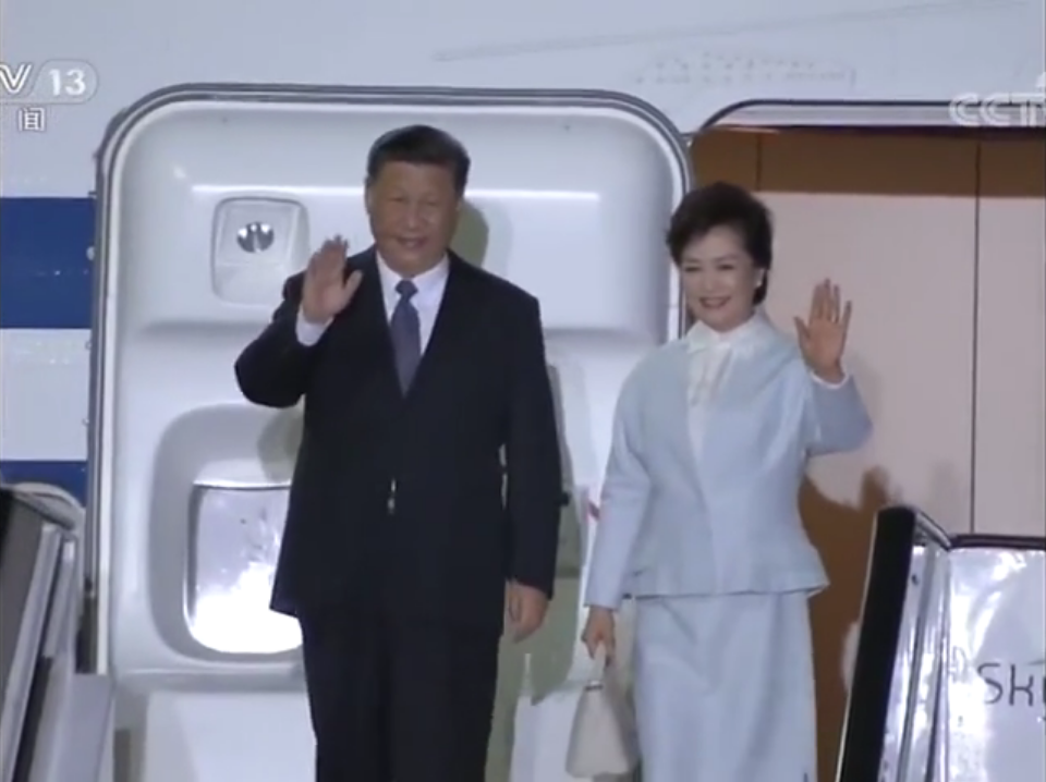 习近平抵达雅典开始对希腊共和国进行国事访问
