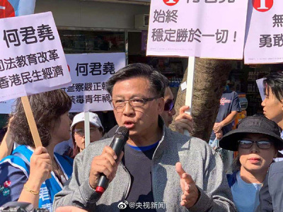 何君尧被刺后首次现身竞选现场：期望尽快恢复香港社会秩序