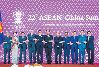李克强出席第二十二次中国—东盟领导人会议