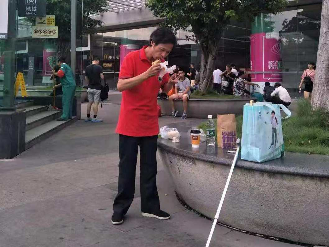保安大哥，您在哪里？ “鹏城感动人物”24年苦寻“好心大哥”