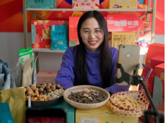 拼多多年货节开幕，“百亿补贴”击穿品质年货底价