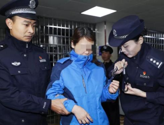 厦门警方将命案逃犯劳荣枝移交江西南昌警方