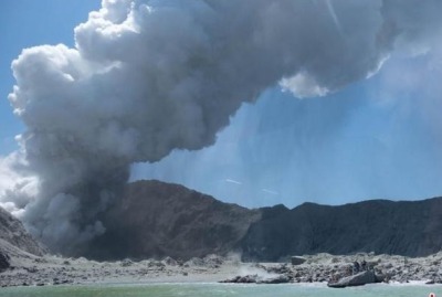 新西兰火山喷发或有中国公民受伤，中使馆启动应急机制