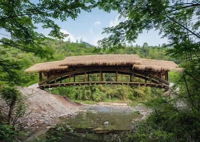 重庆农村用716根竹子造桥获建筑界“奥斯卡”，网友：真·基建狂魔！