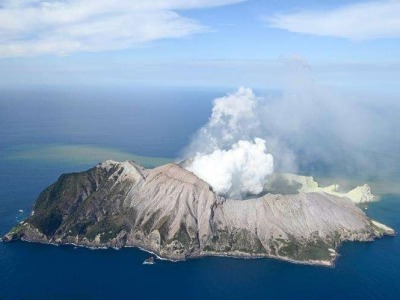 新西兰火山喷发致两位中国公民烧伤较重，一人清醒一人昏迷