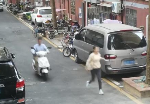 重操旧业，手法娴熟……他刑满释放的第二天又再次盗窃