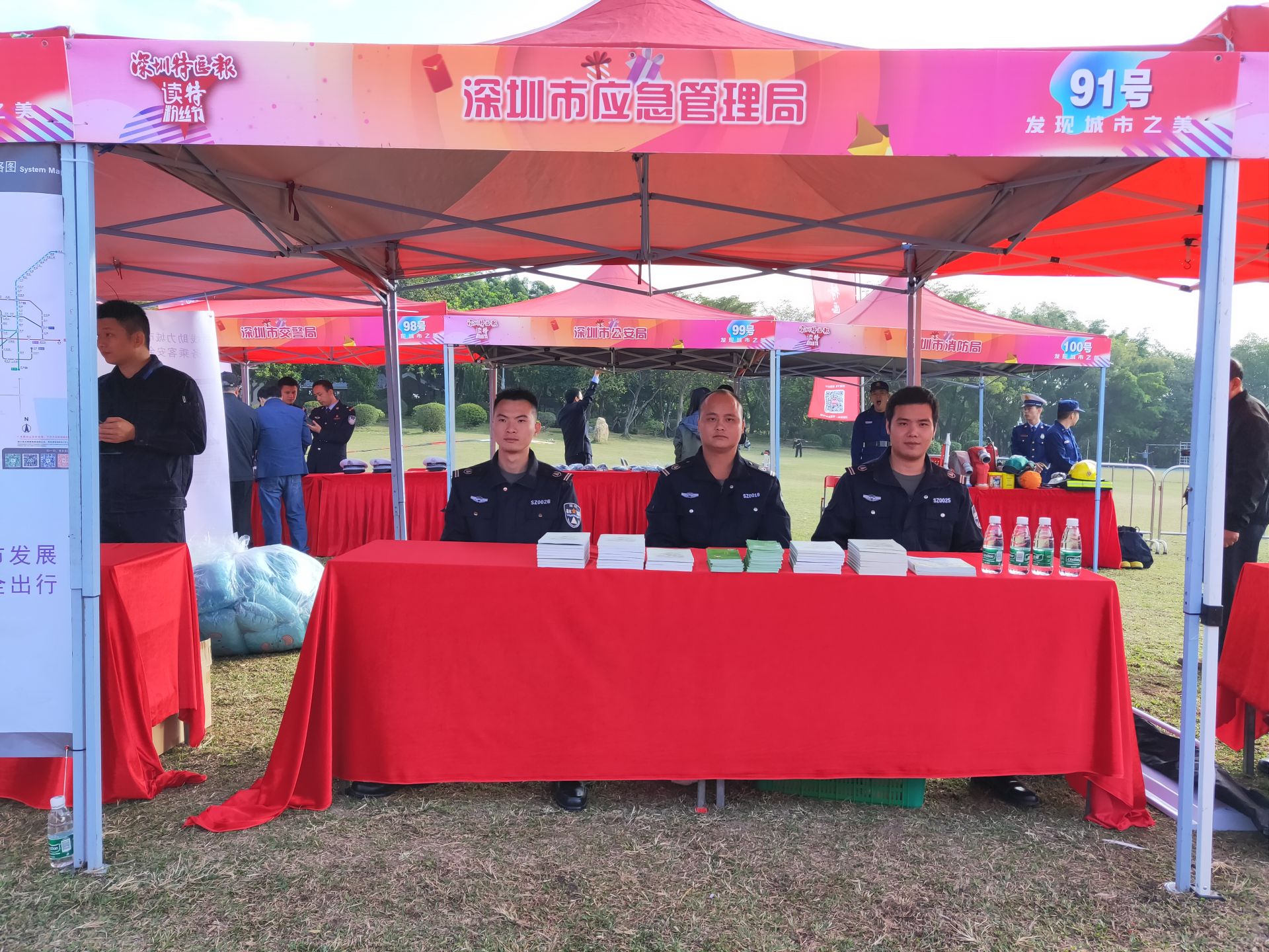 森林消防队员“读特粉丝节”为市民上“安全课”