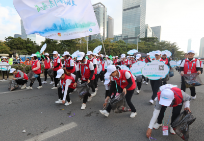 “深马”开跑！“美丽深圳”志愿者在行动，为他们点赞！