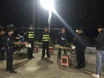 马峦街道开展森林防火巡查宣传活动，查扣一批野外用火工具