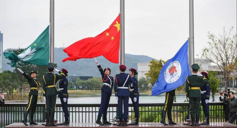 双手护国旗 铁肩承两制！清华浙江澳门大学联合举办升旗仪式
