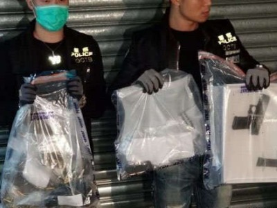 香港警方检获两支真枪及200多发子弹