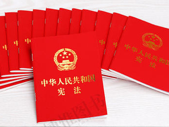市国资委联合市司法局深圳湾科技园区普法 现场发放宪法读本