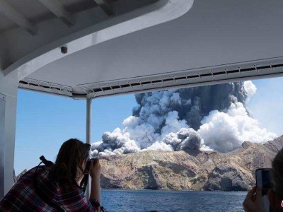 新西兰火山喷发已致5人遇难 伤者和失踪者中有中国公民