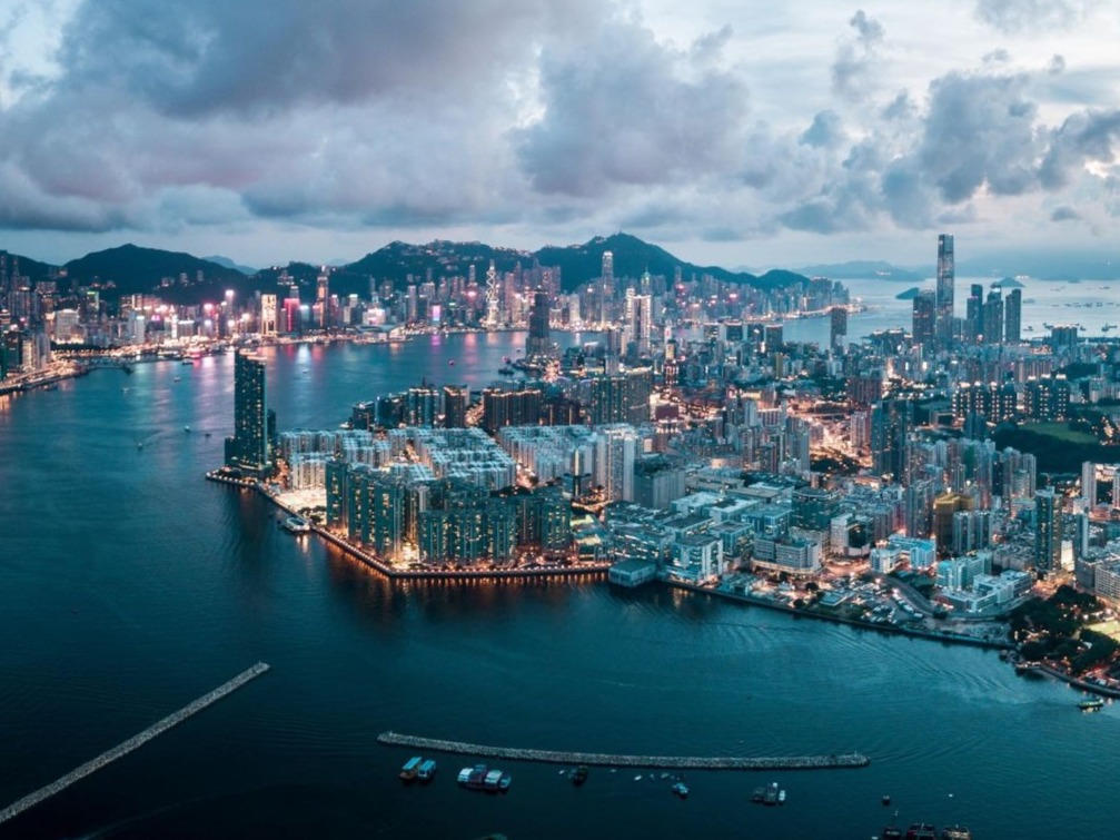 香港经济10年来首次出现按年下跌