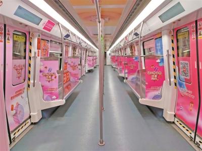 “读特专列”亮相地铁1号线！粉色空间展现“读特”粉丝节精彩内容