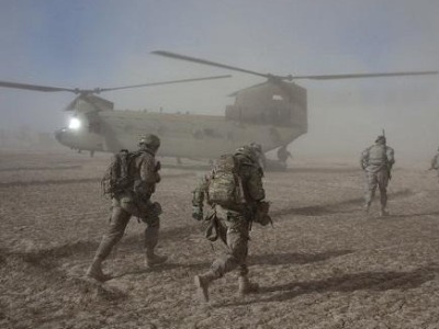 驻阿富汗美军基地发生汽车炸弹袭击和交火，60余人伤亡
