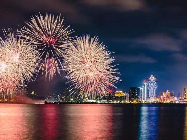 庆回归澳珠联手烟花汇演  16万枚烟花周日倾情绽放
