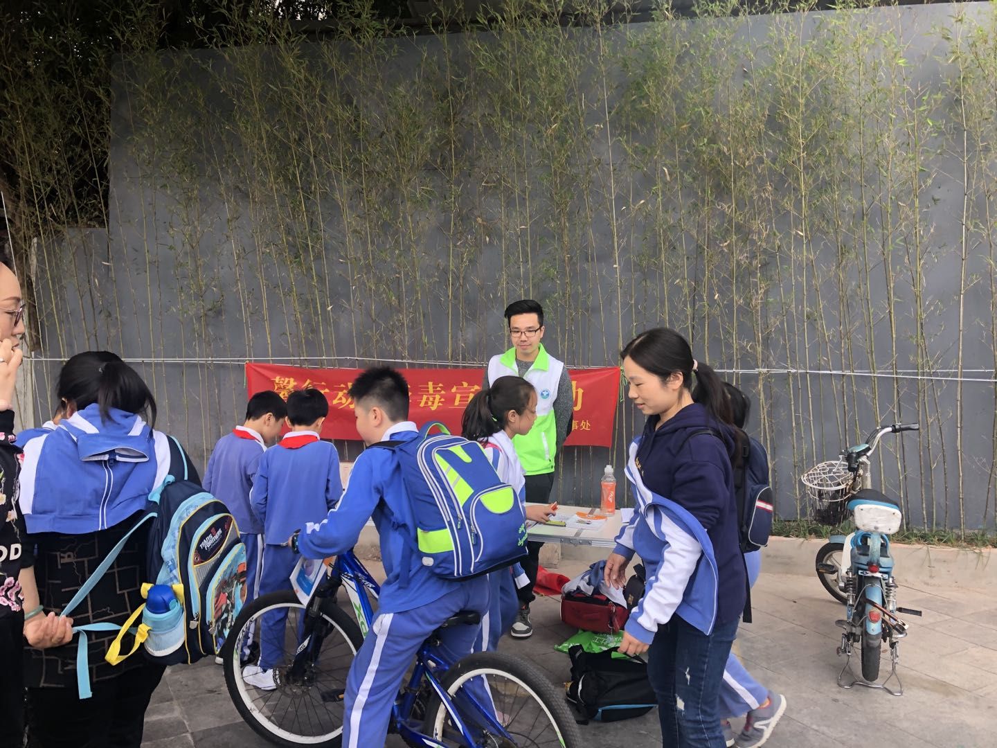 远离毒品，走健康人生路，南山粤海街道禁毒宣传进社区 