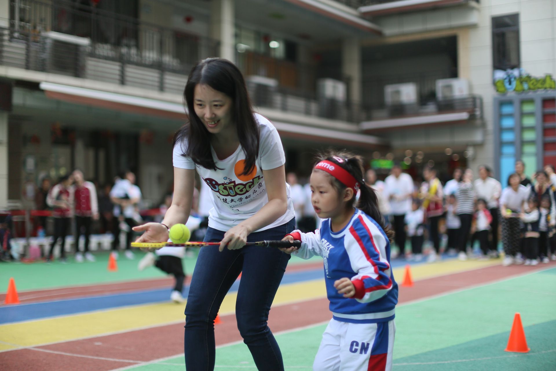 南科大幼儿园亲子运动会 400组家庭的父母和孩子这么玩