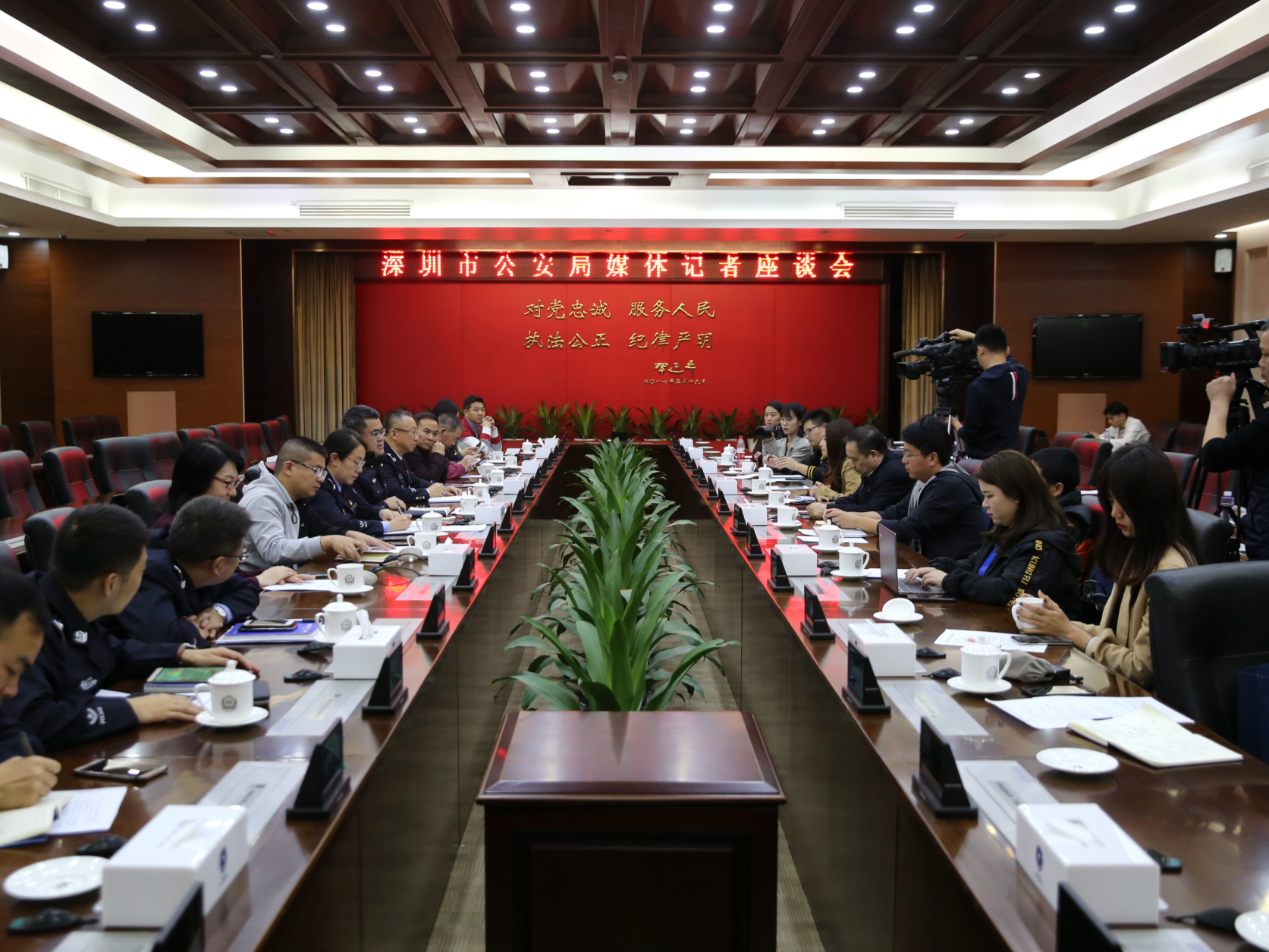 又拿了两个全国第一！深圳公安为啥这么能“圈粉”？