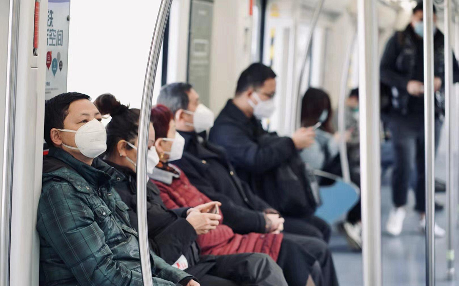 凡坐深圳地铁、公交和出租车，须戴口罩！