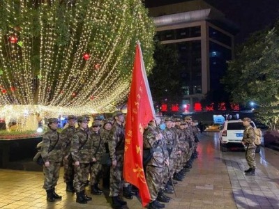 解放军支援湖北医疗队抵达武汉！
