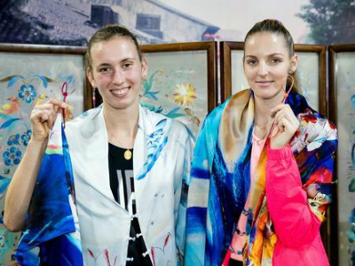 WTA球员体验中国丝绸文化