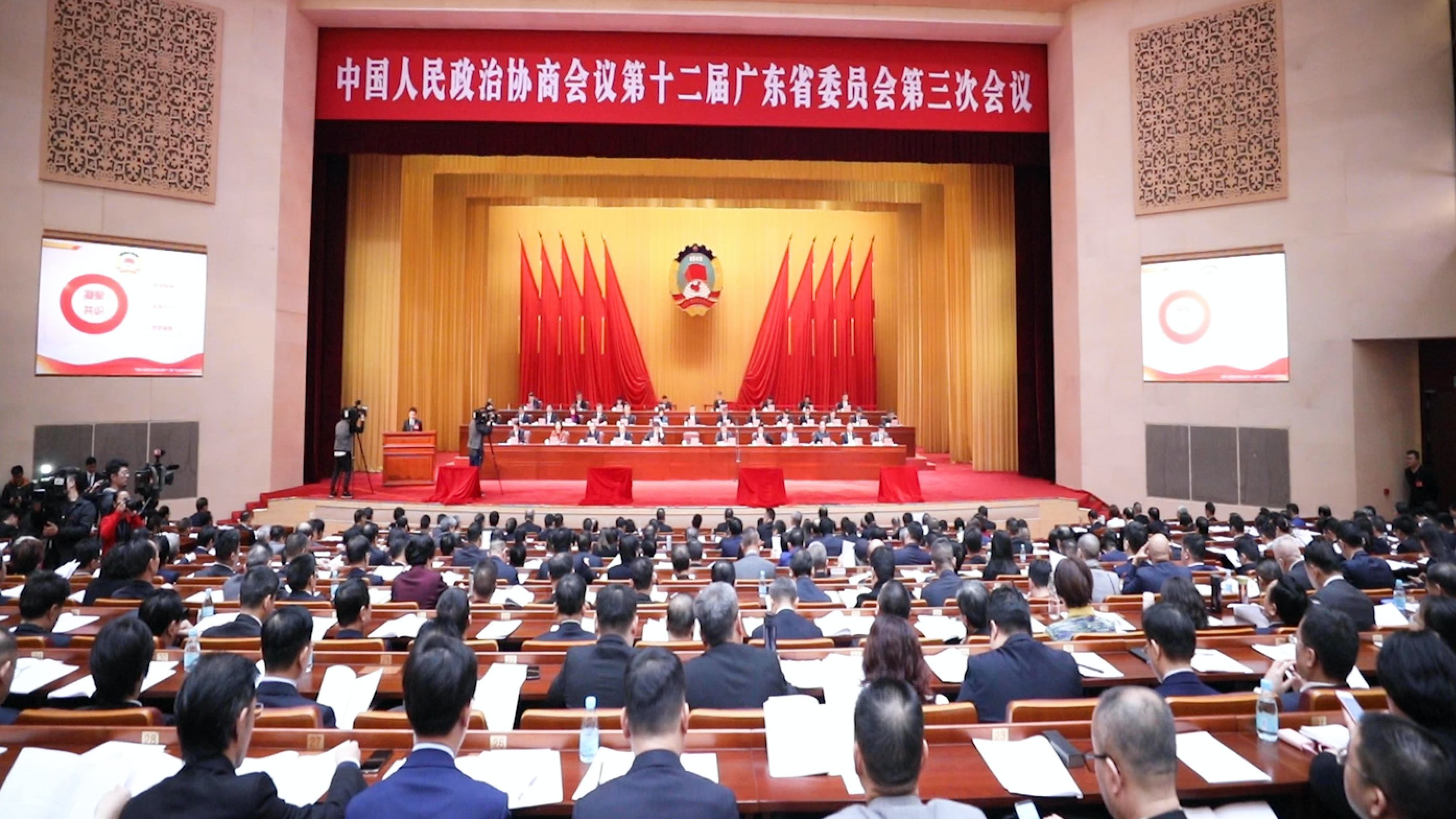 叮！读特记者现场推送，这些政协议题或许和你有关